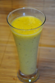 Smoothie orange, banane et kiwi