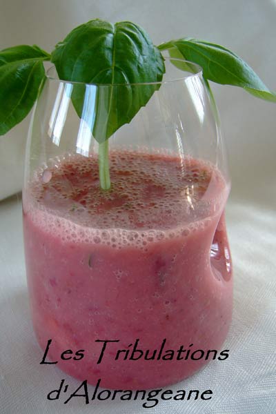 Smoothie Fraise, ananas et basilic par Alexandra