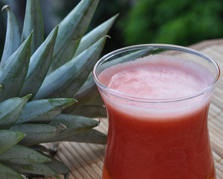 Jus de fruits ananas et fraises