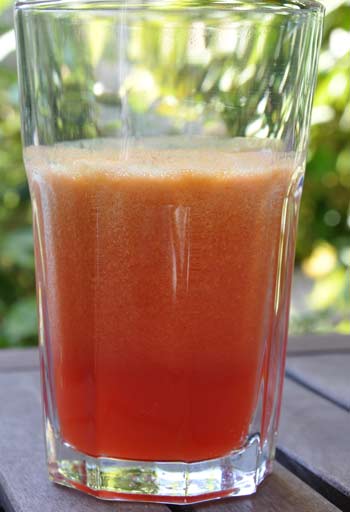 Jus de fruits fraises et oranges